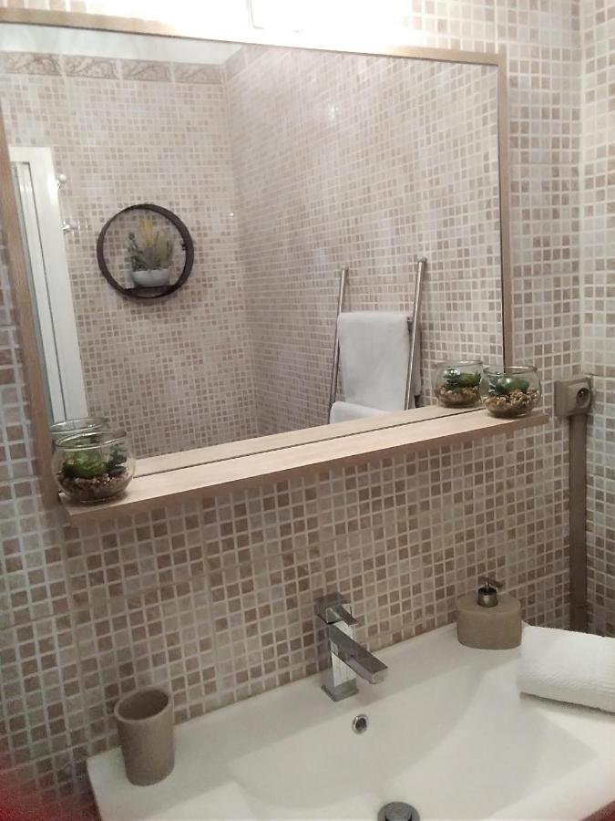 Le Petit Patio Bed & Breakfast Aigues-Mortes Exterior photo
